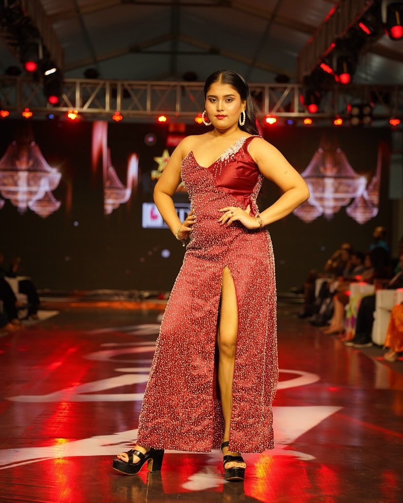 Red gown ❤️with pearls work ⚪️ 🐚 ..#maroongown #pearlswork #outfit #classy #glossy #sassy #lovl (3) Red-gown-❤️with-pearls-work-⚪️-🐚-.maroongown-pearlswork-outfit-classy-glossy-sassy-lovl